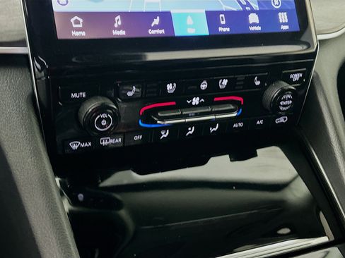 Used 2023 Jeep Grand Cherokee 30th Anniversary image 24