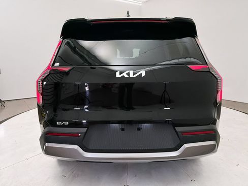 Certified 2024 Kia EV9 Wind AWD/4WD image 17