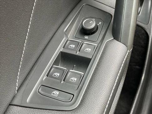 Used 2022 Volkswagen Tiguan SE w/ Panoramic Sunroof Package AWD/4WD image 19