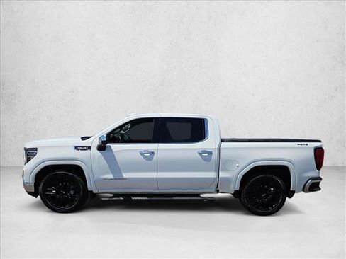 Used 2022 GMC Sierra 1500 SLT w/ SLT Convenience Package AWD/4WD image 8