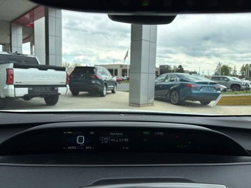 Used 2021 Toyota Prius FWD image 11