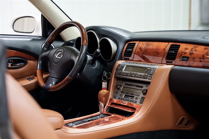 Used 2005 Lexus SC 430 Convertible RWD image 28