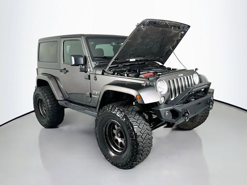 Used 2018 Jeep Wrangler Sahara w/ Connectivity Group AWD/4WD image 7