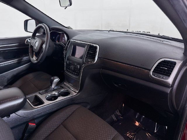 Used 2018 Jeep Grand Cherokee Laredo AWD/4WD image 26