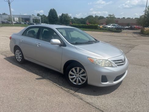 Used 2013 Toyota Corolla LE FWD image 19
