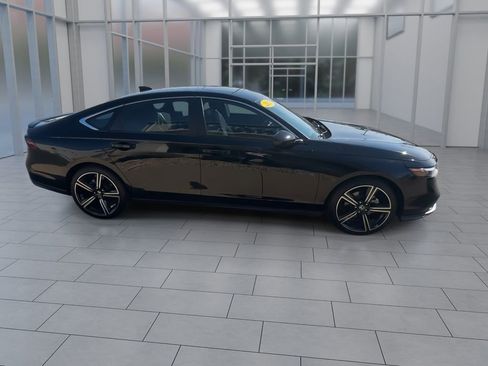 Used 2023 Honda Accord Sport image 9