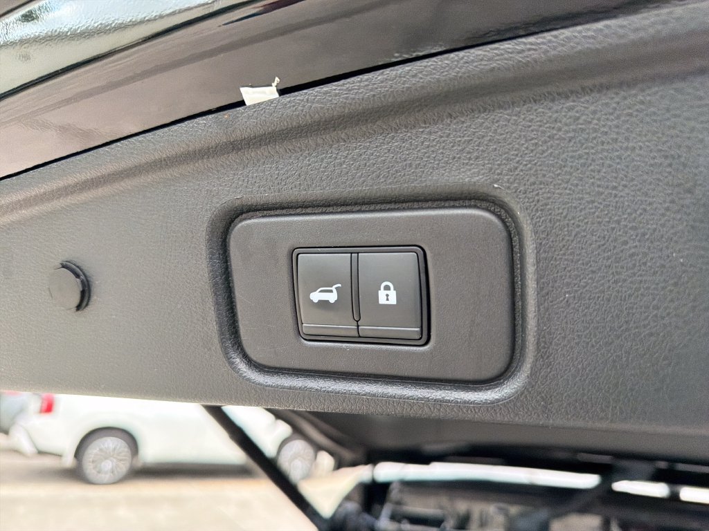 Used 2022 Nissan Pathfinder SL FWD image 35