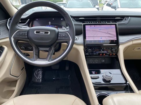 Used 2022 Jeep Grand Cherokee Limited AWD/4WD image 13