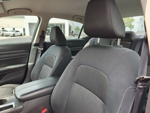 Used 2025 Nissan Altima 2.5 SV FWD image 14