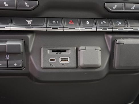 Used 2022 Chevrolet Silverado 3500 LTZ AWD/4WD image 37