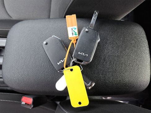 Used 2024 Kia Forte LXS image 36