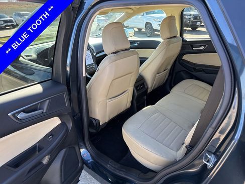 Used 2022 Ford Edge SE w/ Black Appearance Package image 6