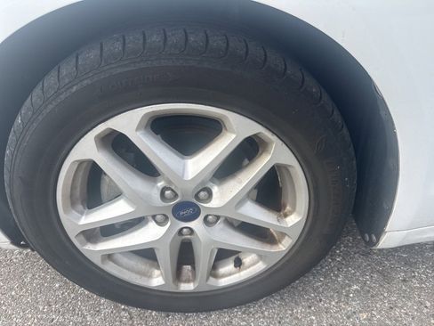 Used 2014 Ford Fusion SE w/ Equipment Group 202A image 11