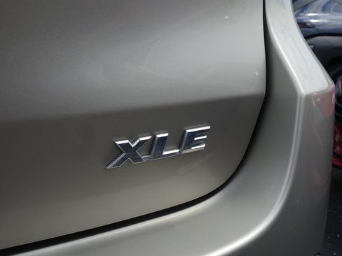 Used 2014 Toyota Highlander XLE FWD image 6
