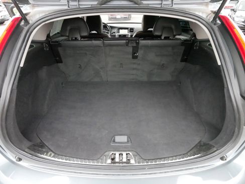 Used 2018 Volvo V60 T5 Cross Country w/ Convenience Package image 18