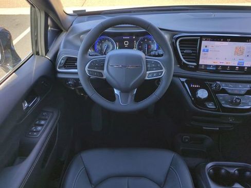 New 2026 Chrysler Pacifica Select image 16