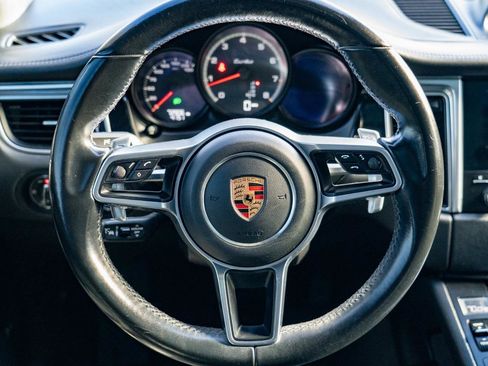 Used 2018 Porsche Macan Turbo AWD/4WD image 19