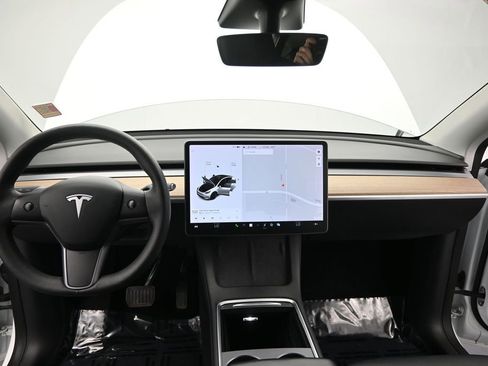 Used 2021 Tesla Model Y Long Range AWD/4WD image 30