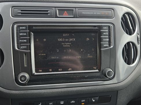 Used 2017 Volkswagen Tiguan S image 26