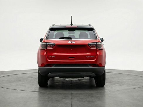 Used 2025 Jeep Compass Limited image 7