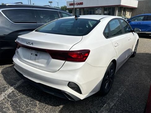 Used 2023 Kia Forte LXS FWD image 4