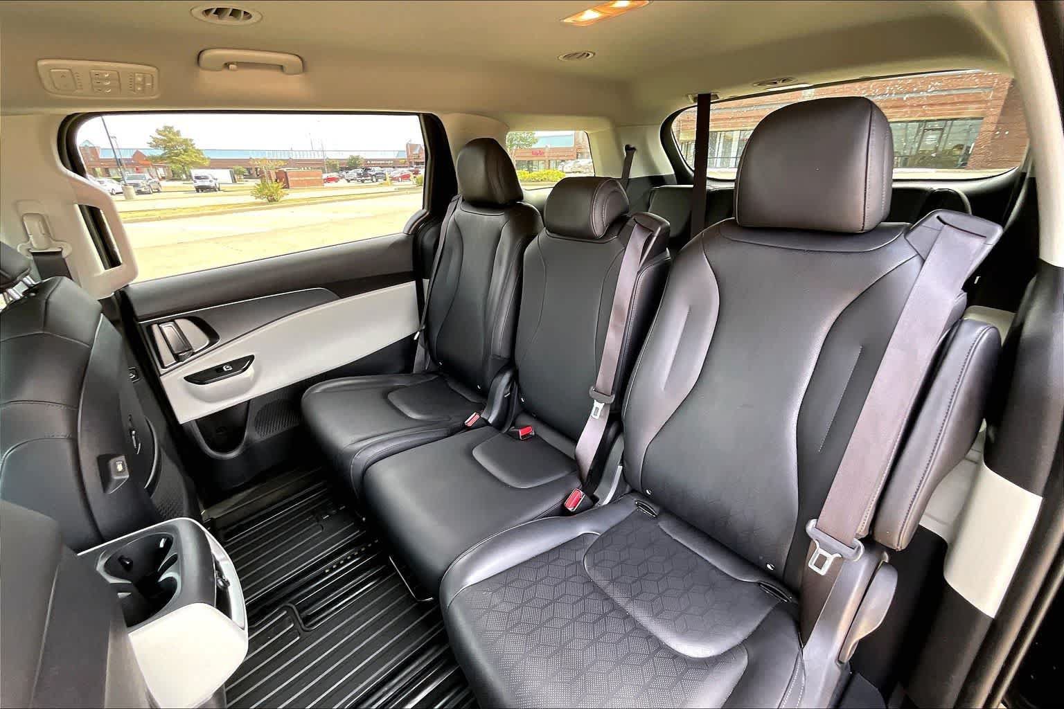 Certified 2023 Kia Carnival LX FWD image 27