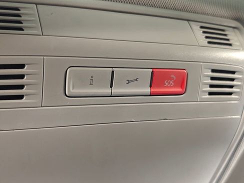 Used 2019 Volkswagen Tiguan SEL FWD image 13