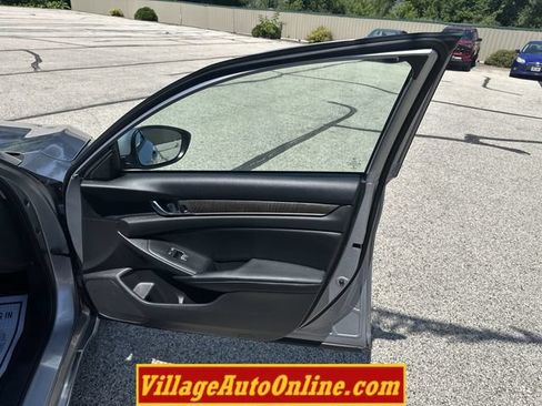 Used 2018 Honda Accord EX image 34