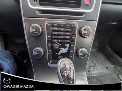 Used 2015 Volvo V60 T5 Premier image 12