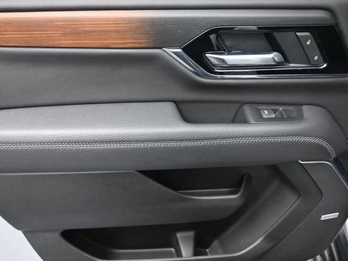 Used 2025 GMC Yukon XL Denali image 19