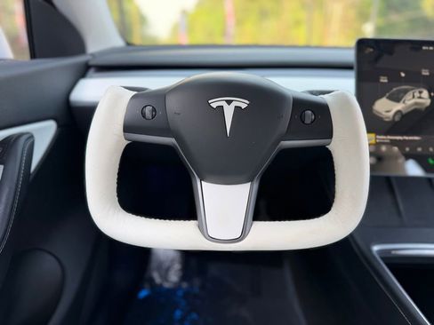 Used 2021 Tesla Model Y Long Range image 42