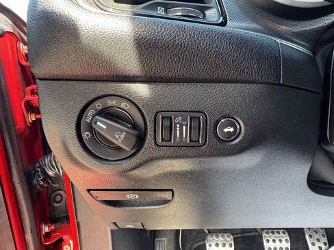 Used 2015 Dodge Challenger SRT image 14