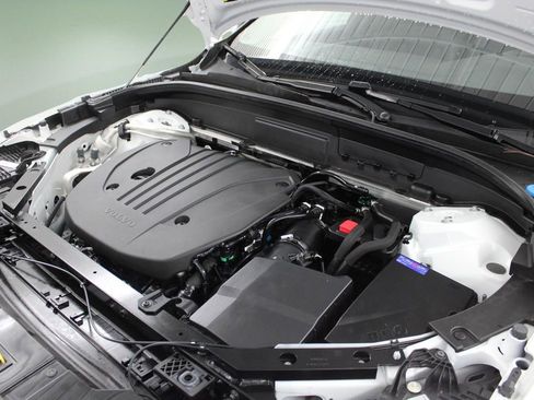 Certified 2025 Volvo XC60 B5 Core image 55