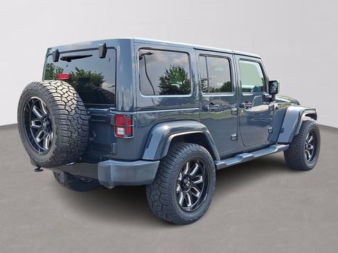 Used 2017 Jeep Wrangler Unlimited Sahara AWD/4WD image 4