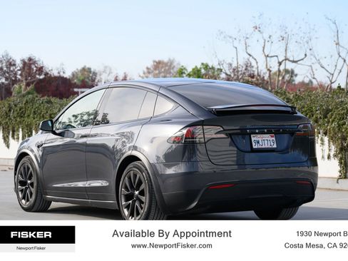 Used 2024 Tesla Model X image 10