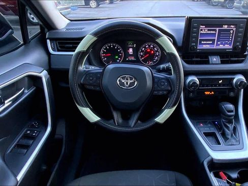 Used 2021 Toyota RAV4 XLE FWD image 6