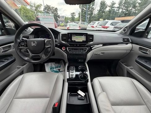 Used 2020 Honda Pilot Touring image 13
