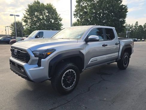 Used 2024 Toyota Tacoma TRD Off-Road AWD/4WD image 6