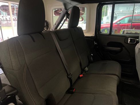 Used 2025 Jeep Wrangler Unlimited Sport AWD/4WD image 44