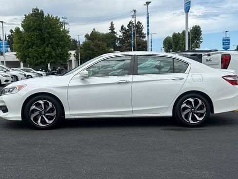 Used 2016 Honda Accord EX-L image 2
