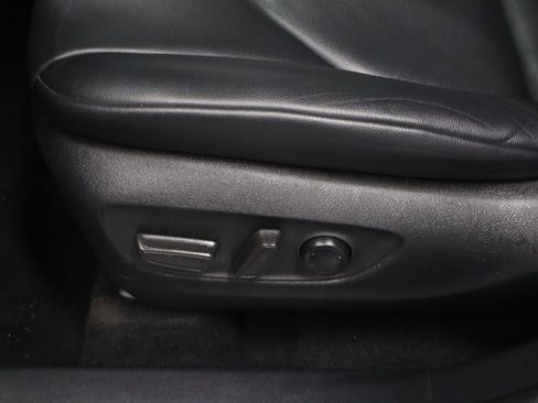 Used 2021 Toyota Highlander XLE AWD/4WD image 22