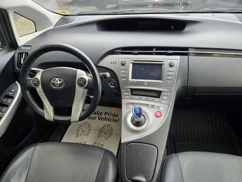 Used 2013 Toyota Prius Four FWD image 11