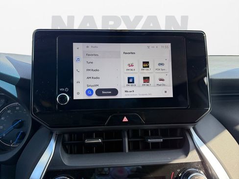 Used 2023 Toyota Venza LE image 17