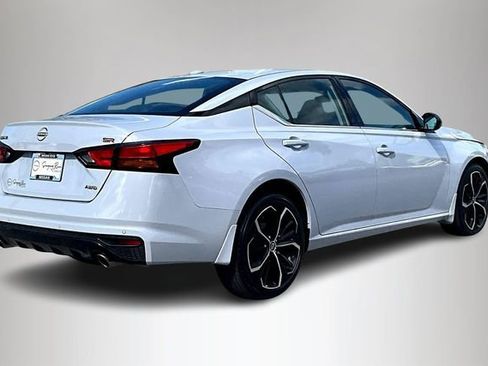 Certified 2025 Nissan Altima 2.5 SR image 5