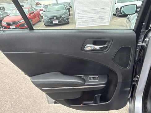 Used 2014 Dodge Charger SXT image 17