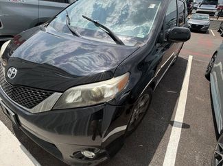 Used 2014 Toyota Sienna SE FWD video 1