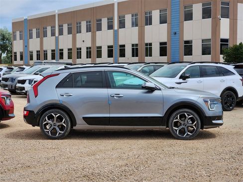 New 2025 Kia Niro EX Touring image 2