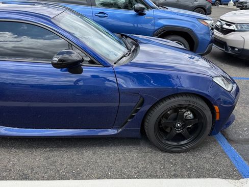 Used 2025 Toyota GR86 Premium w/ ALL Weather Mat Package (TMS) RWD image 12