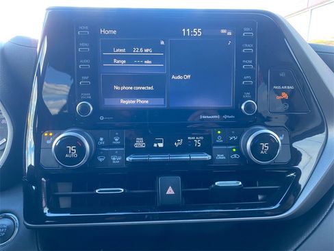 Used 2022 Toyota Highlander XLE image 20