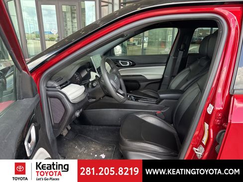 Used 2025 Jeep Compass Limited image 16